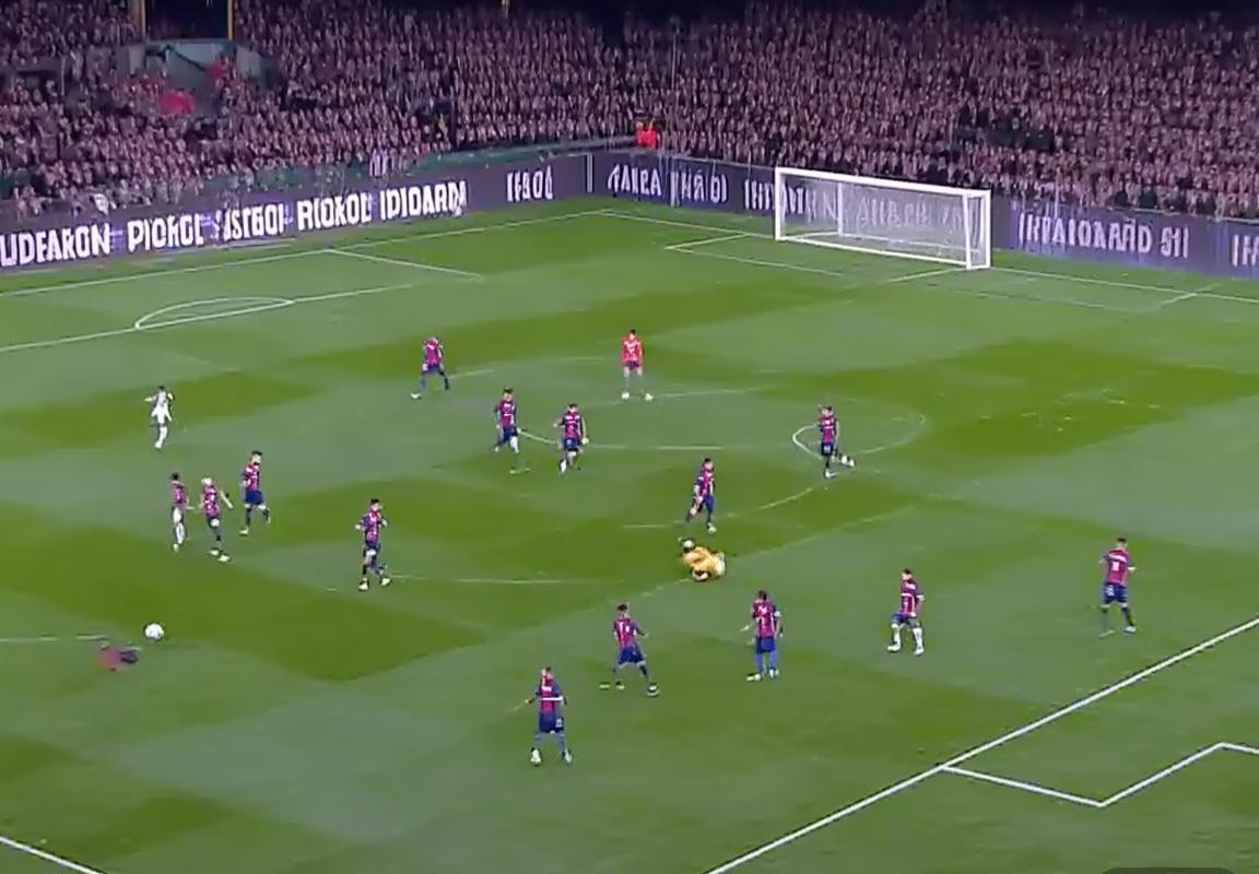 巴塞罗那VS巴黎圣日耳曼：巅峰对决回顾与亮点解析(图2)